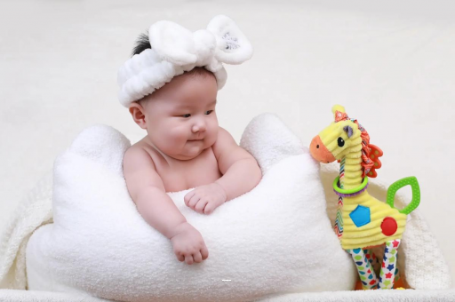 陵水宝宝打嗝吐奶怎么回事